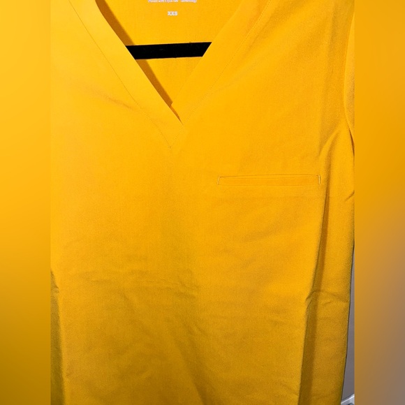 Mandala Women's V-Neck Short Sleeve Scrub Top - Honey - Picture 3 of 6